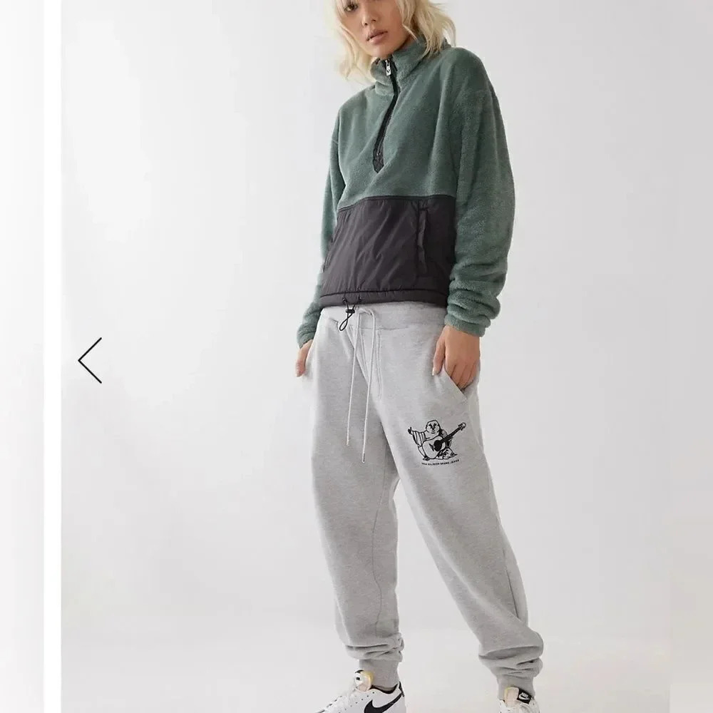 NWT-AUTHENTIC Women’s True Religion Half Zip. Size L.